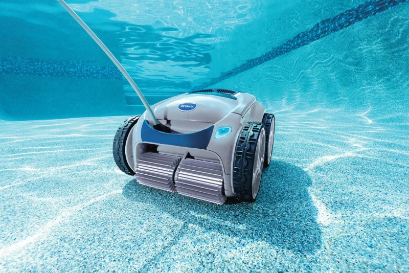 Choisir un polaris ou un robot électrique de piscine ?